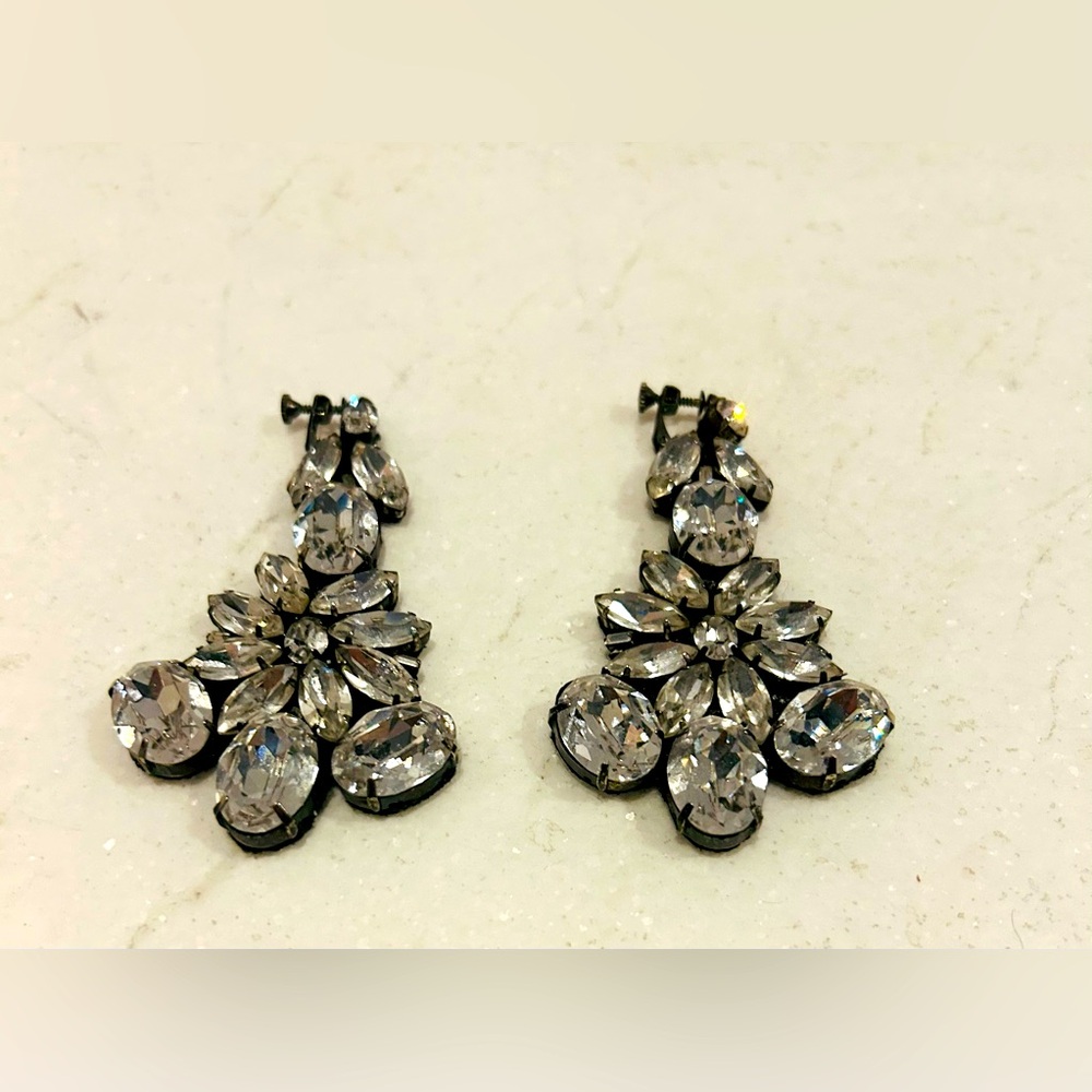Beautiful clip (unpierced) stunning Vera Wang earrings